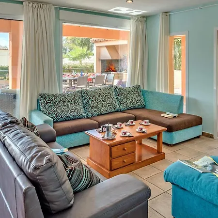 3380 Mar Flores Villa