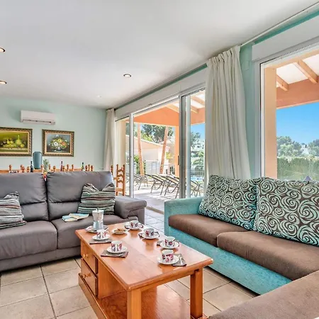 3380 Mar Flores Villa